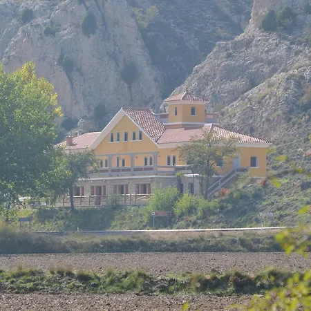 Hostel De *