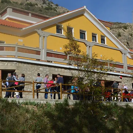 Hostel De *
