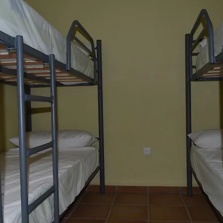Hostel De *